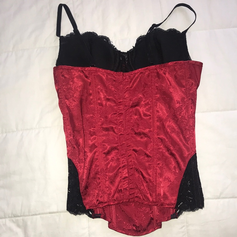 Corset - Picture 2 of 4